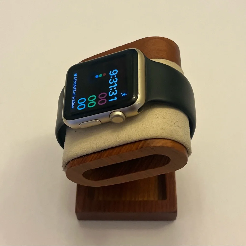 Apple Watch Series 7000, Gold casing,‎ tested, Charger included